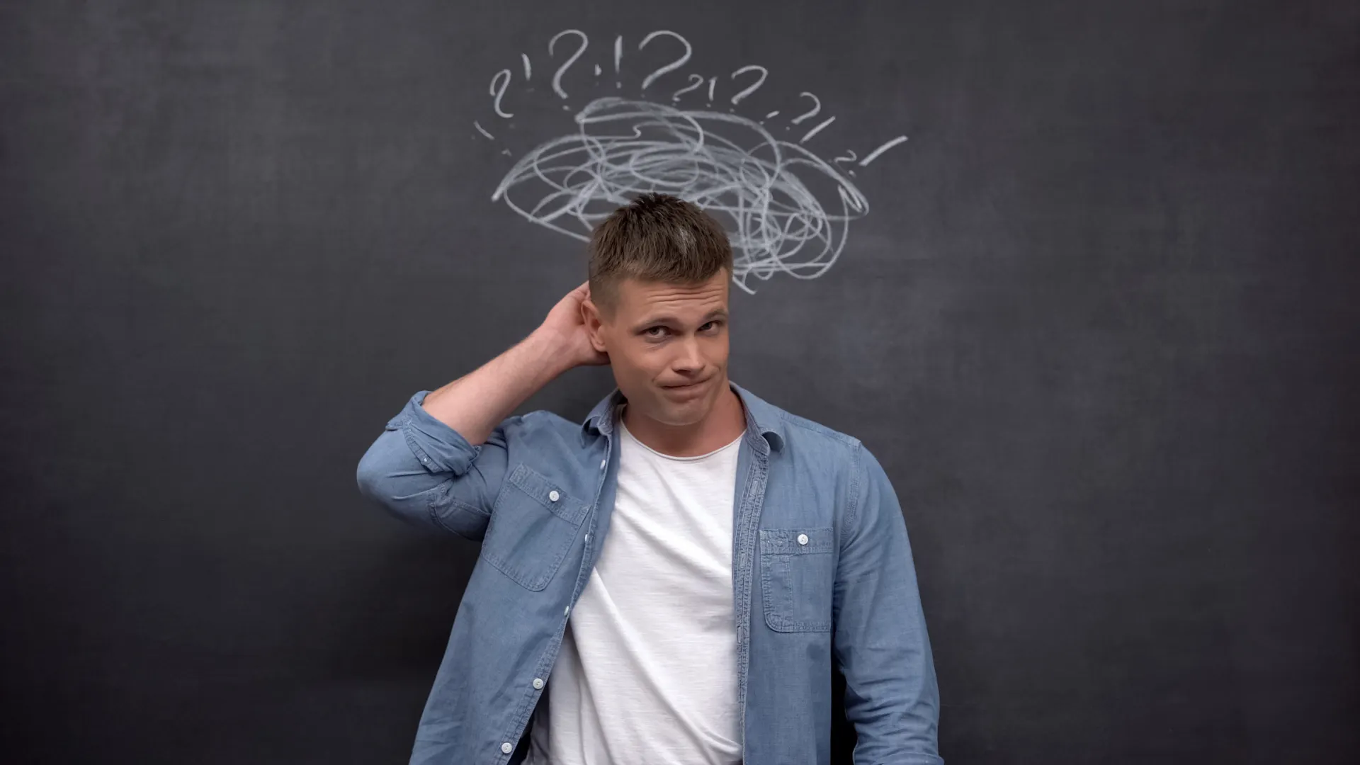 A abstinência sexual masculina não é, por si só, prejudicial. O que realmente importa é perceber se essa fase está a ser vivida com equilíbrio ou se está a afetar negativamente o bem-estar físico, emocional ou relacional. Quando sentes desconforto, insatisfação ou dúvidas persistentes, consultar um especialista em saúde sexual ou terapia pode ser um passo importante.