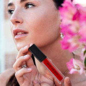 LIP GLOSS COM FEROMONAS CRIMSON KISS (EFEITO VOLUMIZADOR) | 8.5 ML - Image 3